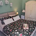 Indelli 招待所 4*