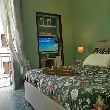 Indelli 招待所 莫诺波利